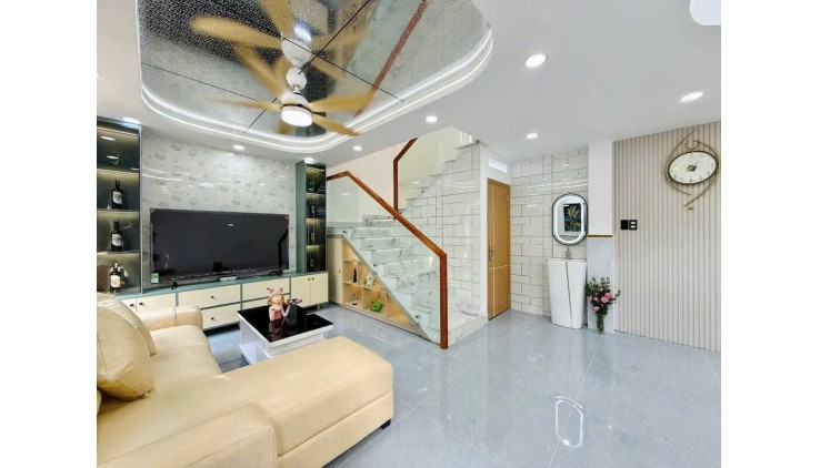 NHÀ 4 TẦNG MỚI XÂY- THIẾT KẾ ĐẸP - XE HƠI ĐỔ CỦA 36M2 ( NGANG 4), 3PN THOÁNG MÁT. GIÁ TỐT CHỈ 3,6 TỶ - NGAY P.8 GÒ VẤP